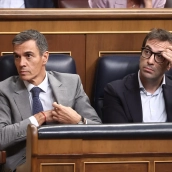 El presidente del Gobierno, Pedro Sánchez, y el vicepresidente primero y ministro de Economía, Empresa y Comercio, Carlos Cuerpo.