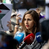 La secretaria general de Podemos, Ione Belarra, atiende a los medios