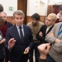 Alberto Núñez Feijóo, el líder del PP en el Congreso junto a periodistas