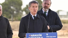 El líder del PP, Feijóo, junto a Jorge Azcón