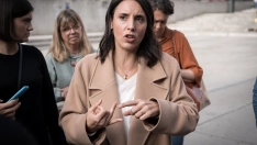 La secretaria general de Podemos, Irene Montero, atiende a los medios de comunicación. Diego Radamés / Europa Press