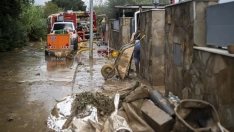 EuropaPress 7820148 calle vehiculos cubiertos barro causa lluvias torrenciales octubre 2026