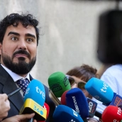 El líder de Se Acabó La Fiesta (SALF) y eurodiputado, Luis 'Alvise' Pérez, al salir de declarar en el Tribunal Supremo, a 11 de julio de 2025, en Madrid (España). Jesús Hellín / Europa Press.