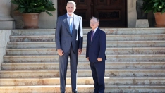 EuropaPress 7704039 rey vi junto juan jesus vivas lara presidente ciudad autonoma ceuta palacio
