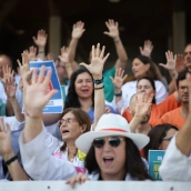Médicos y facultativos durante una concentración frente al Hospital Ramón y Cajal. Alejandro Martínez Vélez / Europa Press