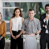 El coordinador general de Izquierda Unida, Antonio Maíllo (c), junto a la ministra de Sanidad y líder de Más Madrid, Mónica García (i), y el ministro de Cultura, Ernest Urtasun (d). A. Pérez Meca / Europa Press
