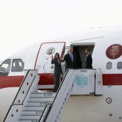 La Reina Letizia y el Rey Felipe VI durante la despedida con honores celebrada en el aeropuerto ante su viaje de Estado a Finlandia, a 05 de octubre de 2026, en Madrid (España). Antonio Gutiérrez / Europa Press.