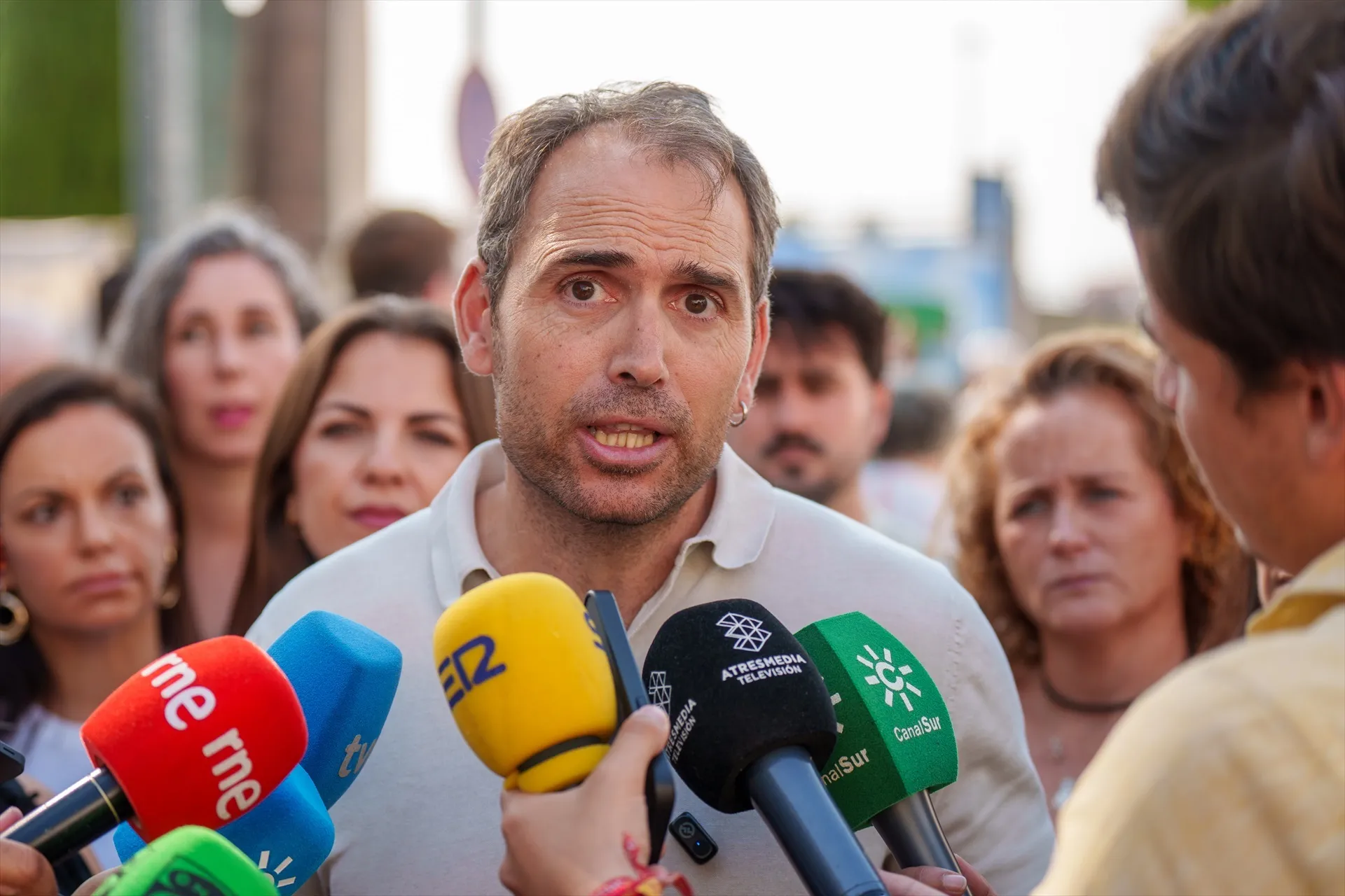 EuropaPress 7708297 coordinador iu andalucia toni valero atiende medios marco acto homenaje