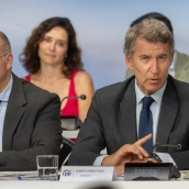 El presidente del PP, Alberto Núñez Fiejóo, acompañado por el secretario general del PP, Miguel Tellado, preside la reunión de la Junta Nacional del Partido Popular, a 15 de septiembre de 2025, en Madrid (España). Eduardo Parra / Europa Press.