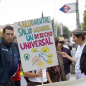 EuropaPress 7817490 varias personas sostienen pancarta lema salud mental salud mundial derecho EuropaPress 7817490 varias personas sostienen pancarta lema salud mental salud mundial derecho