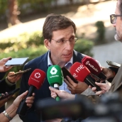 El alcalde de Madrid, José Luis Martínez-Almeida, durante la celebración del vigésimo aniversario del Centro de Protección Animal. Eduardo Parra / Europa Press