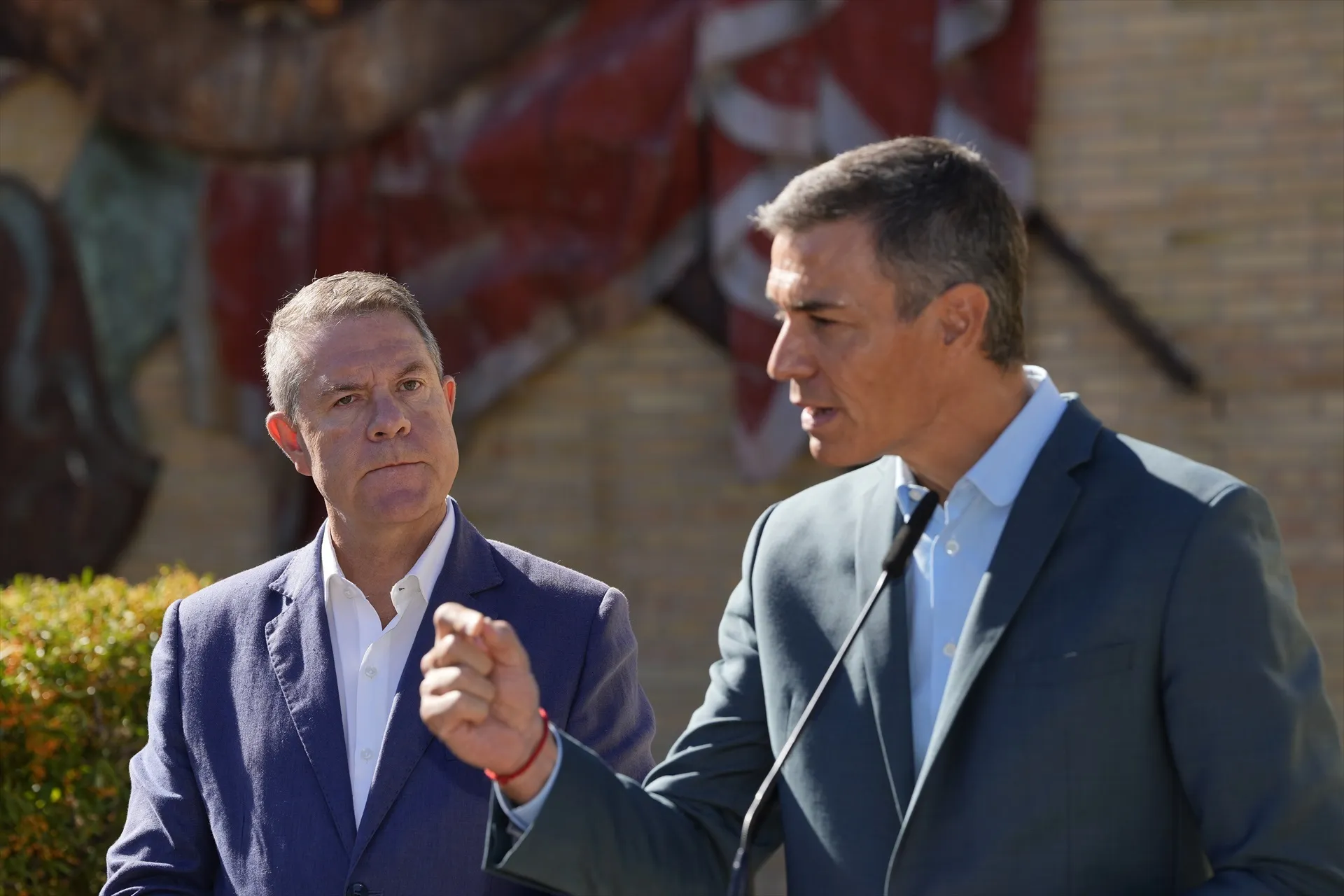 EuropaPress 6946284 presidente gobierno pedro sanchez acompanado presidente junta castilla la