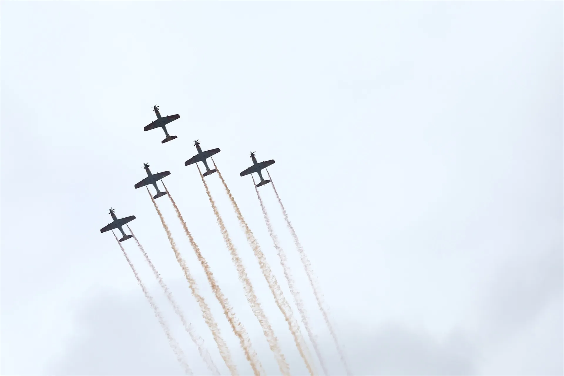 Aviones desfilando durante el acto solemne de homenaje a la bandera nacional y desfile militar por el 12 de octubre, Día de la Hispanidad, el pasado año. Foto de archivo: Eduardo Parra / Europa Press Aviones desfilando durante el acto solemne de homenaje a la bandera nacional y desfile militar por el 12 de octubre, Día de la Hispanidad, el pasado año. Foto de archivo: Eduardo Parra / Europa Press