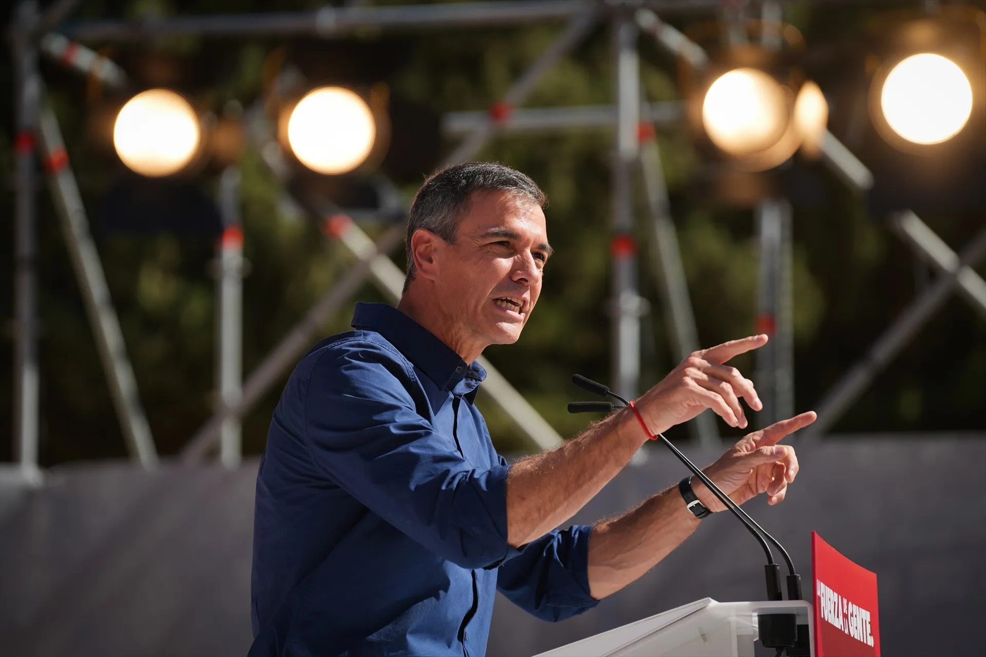 El secretario general del PSOE y presidente del Gobierno, Pedro Sánchez, en el primer acto de precampaña de las elecciones del 29N