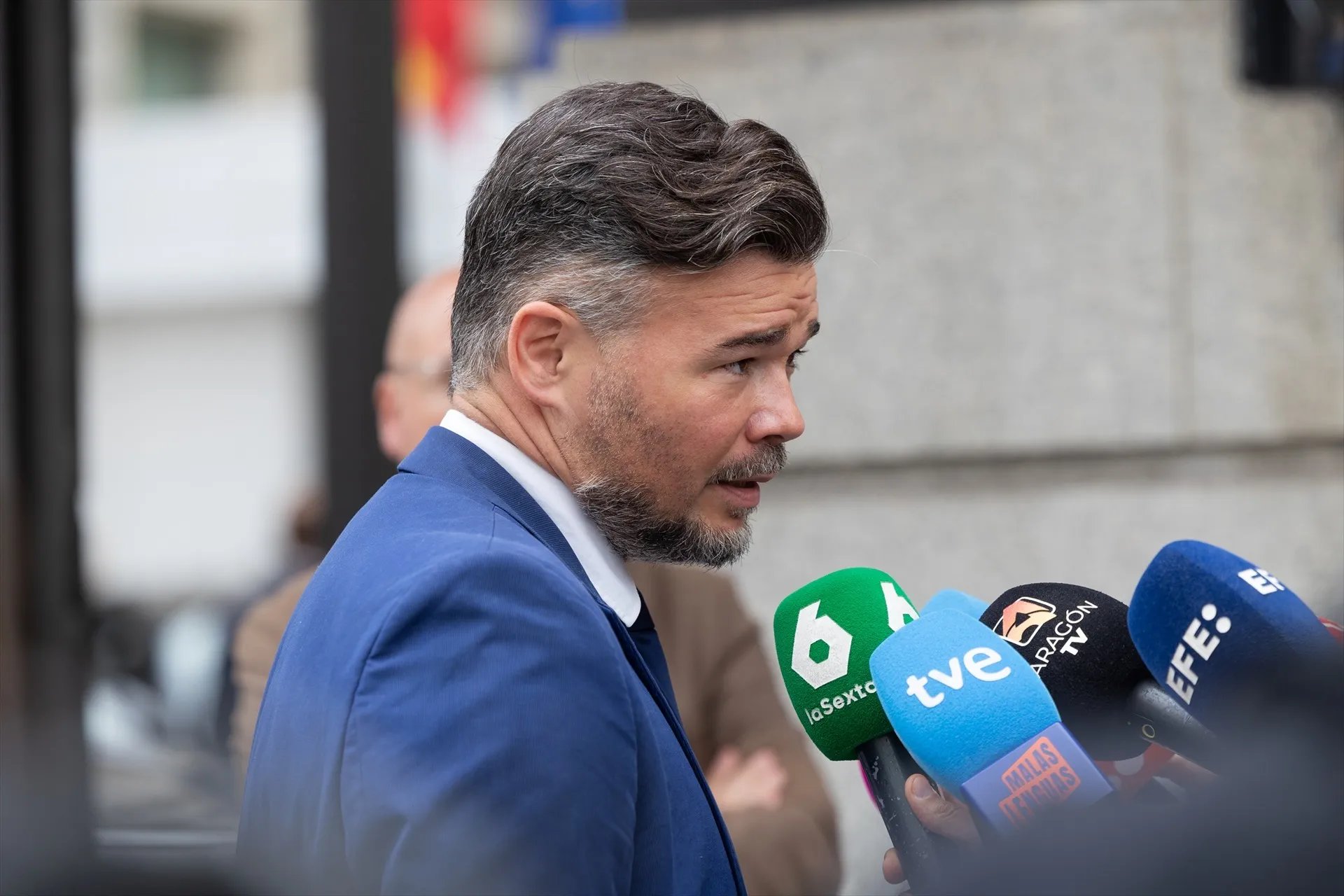 EuropaPress 7814603 portavoz erc congreso gabriel rufian atiende medios llegada sesion plenaria EuropaPress 7814603 portavoz erc congreso gabriel rufian atiende medios llegada sesion plenaria