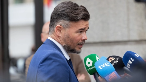 EuropaPress 7814603 portavoz erc congreso gabriel rufian atiende medios llegada sesion plenaria