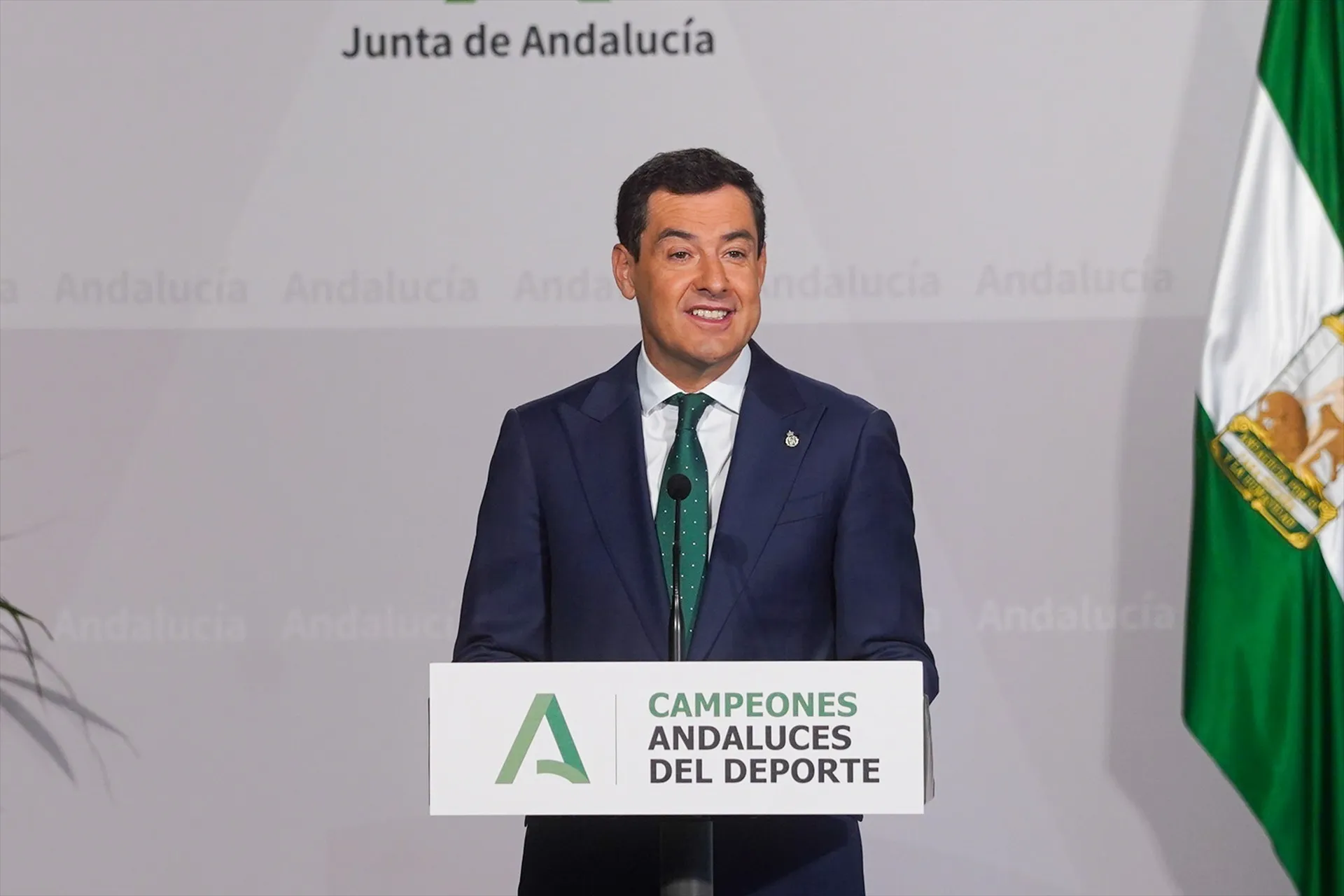 EuropaPress 5478821 presidente junta andalucia junma moreno interviene acto octubre 2023