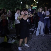 Varias personas antes de un encierro con motivo de la huelga educativa, en la Facultad de Ciencias de la Información de la Universidad Complutense de Madrid. Alejandro Martínez Vélez / Europa Press
