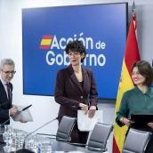 El ministro de Hacienda, Arcadi España; la ministra de Inclusión, Seguridad Social y Migraciones y portavoz del Gobierno, Elma Saiz, y la ministra de Juventud e Infancia, Sira Rego. Alberto Ortega / Europa Press