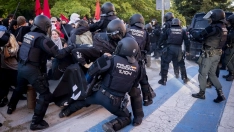 Cargas policiales durante una manifestación en el campus de Ciudad Universitaria. A. Pérez Meca / Europa Press