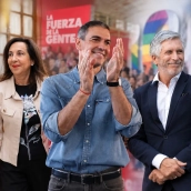 El ministro de la Presidencia, Justicia y Relaciones con las Cortes, Félix Bolaños (i); la ministra de Defensa, Margarita Robles (2i); el presidente del Gobierno y líder del PSOE, Pedro Sánchez (c); el ministro del Interior, Fernando Grande-Marlaska (2d); y el ministro de Industria y Turismo, Jordi Hereu (d). Elaboración propia (Imágenes de Europa Press).