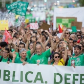 Mieles de personas durante una concentración con motivo de la huelga indefinida en educación esta tarde en Madrid. Jesús Hellín / Europa Press