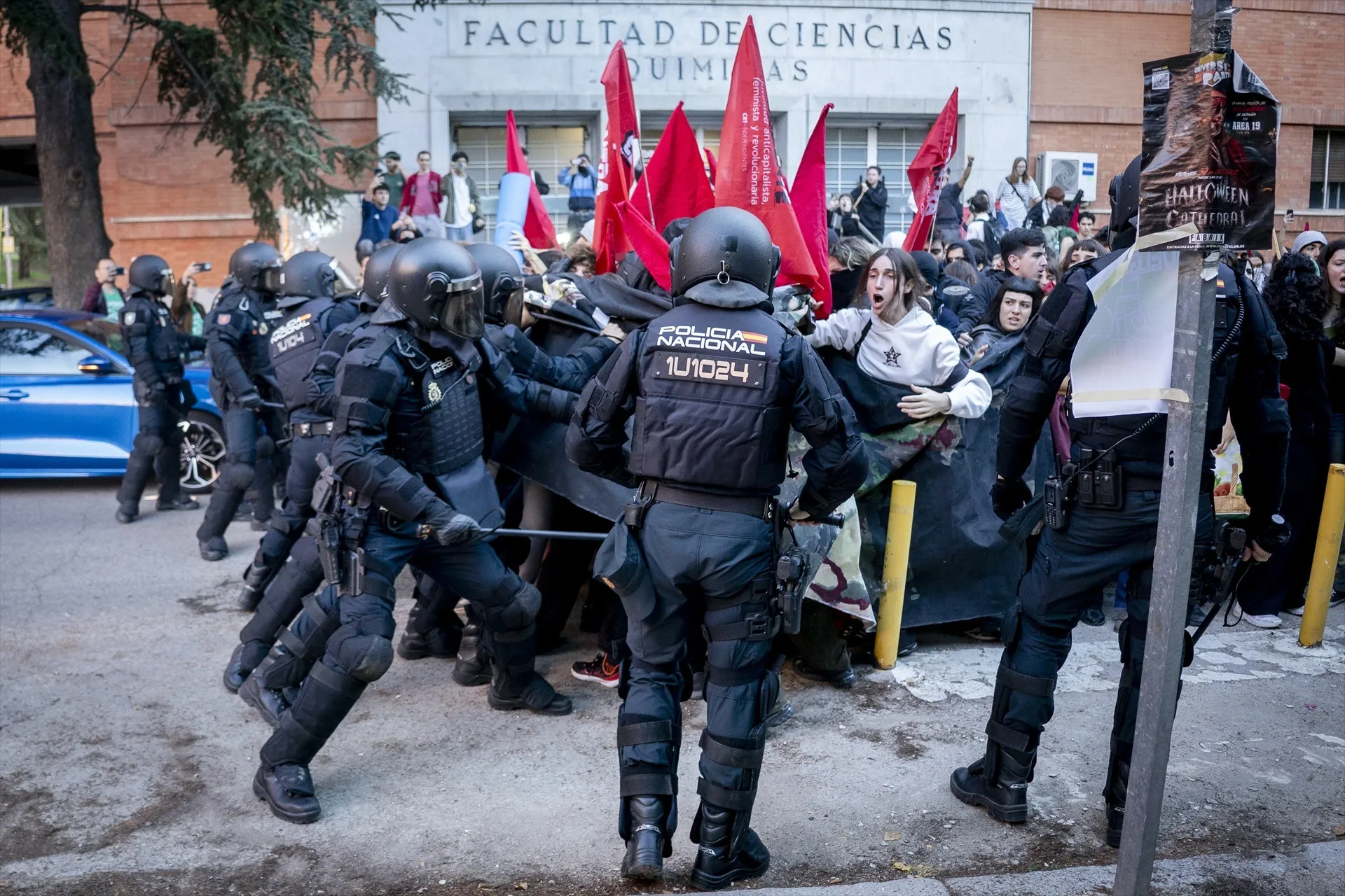 Cargas policiales durante una manifestación en el campus de Ciudad Universitaria. A. Pérez Meca / Europa Press Cargas policiales durante una manifestación en el campus de Ciudad Universitaria. A. Pérez Meca / Europa Press