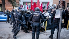 Cargas policiales durante una manifestación en el campus de Ciudad Universitaria. A. Pérez Meca / Europa Press