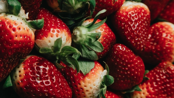 Multitude of strawberries. Source: Alipub on Pixabay.
