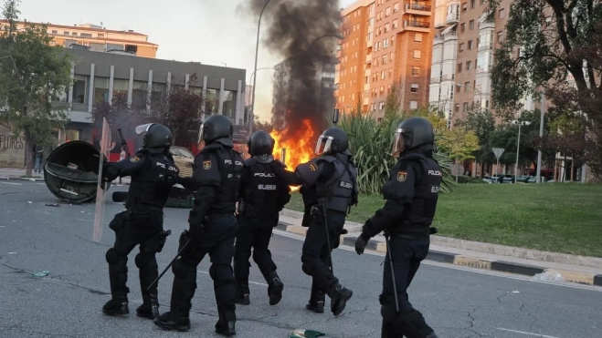 Varios agentes de la Policía Nacional durante el encuentro ‘Mafia o Patria’, organizado por el ultra Vito Quiles. Eduardo Sanz / Europa Press Varios agentes de la Policía Nacional durante el encuentro ‘Mafia o Patria’, organizado por el ultra Vito Quiles. Eduardo Sanz / Europa Press