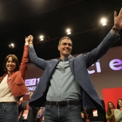 El secretario general del PSOE y presidente del Gobierno, Pedro Sánchez, y la secretaria general del PSPV-PSOE y ministra de Ciencia, Innovación y Universidades, Diana Morant. Eduardo Manzana / Europa Press