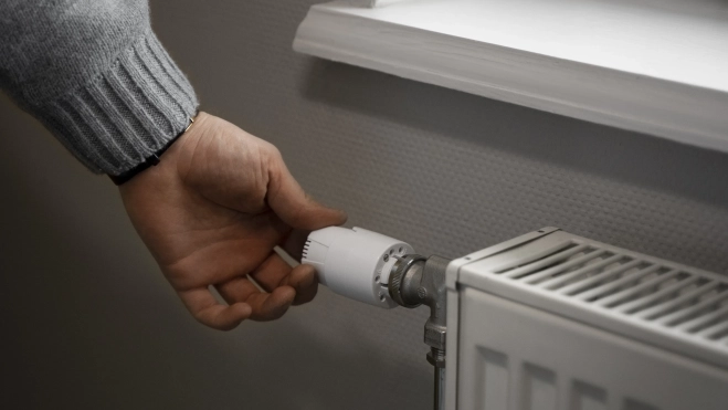 Turning off the radiator.