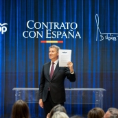 El presidente del PP, Alberto Núñez Feijóo, durante su “Contrato con España”, en Espacio Larra. Fuente: Gabriel Luengas / Europa Press.