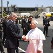 El Rey Felipe VI y el Papa León XIV conversan durante la celebración de la ceremonia oficial de despedida al Papa León XIV. Eloísa Pérez / ACFI / Europa Press