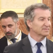 El presidente de la ultraderecha Vox, Santiago Abascal (i); y el presidente del Partido Popular, Alberto Núñez Feijóo (d), en el Congreso de los Diputados. Foto de archivo: Eduardo Parra / Europa Press