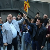 EuropaPress 7857589 exvicepresidente generalitat oriol junqueras coge mano expresidente EuropaPress 7857589 exvicepresidente generalitat oriol junqueras coge mano expresidente
