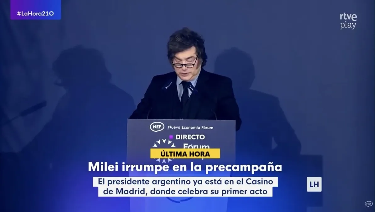 Javier Milei falta el respeto a la prensa de TVE en Madrid y evita responder: "No pierdo el tiempo en estúpidos incompetentes zurdos empobrecedores"