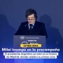 Javier Milei falta el respeto a la prensa de TVE en Madrid y evita responder: "No pierdo el tiempo en estúpidos incompetentes zurdos empobrecedores"