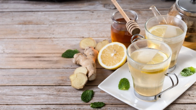 Ginger and lemon tea. Source: chandlervid85 on Magnific.