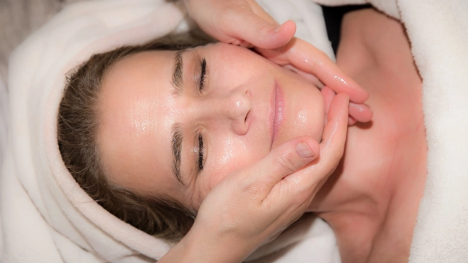 Deep face cleansing. Source: Image by Natalija Tschelej-Kreibich on Pixabay.