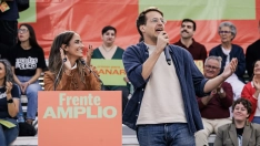 El líder de Chunta Aragonesista, Jorge Pueyo (d), durante el acto de presentación de su candidatura del Frente Amplio a las elecciones generales del 29N el pasado sábado en Madrid. Carlos Luján / Europa Press
