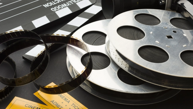 Close-ups of cinema objects. Source: Magnific. Close-ups of cinema objects. Source: Magnific.