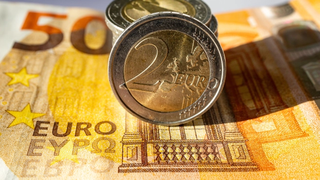 Moneda de 2 euros. Fuente: Imagen de Marek Studzinski en Pixabay. Moneda de 2 euros. Fuente: Imagen de Marek Studzinski en Pixabay.