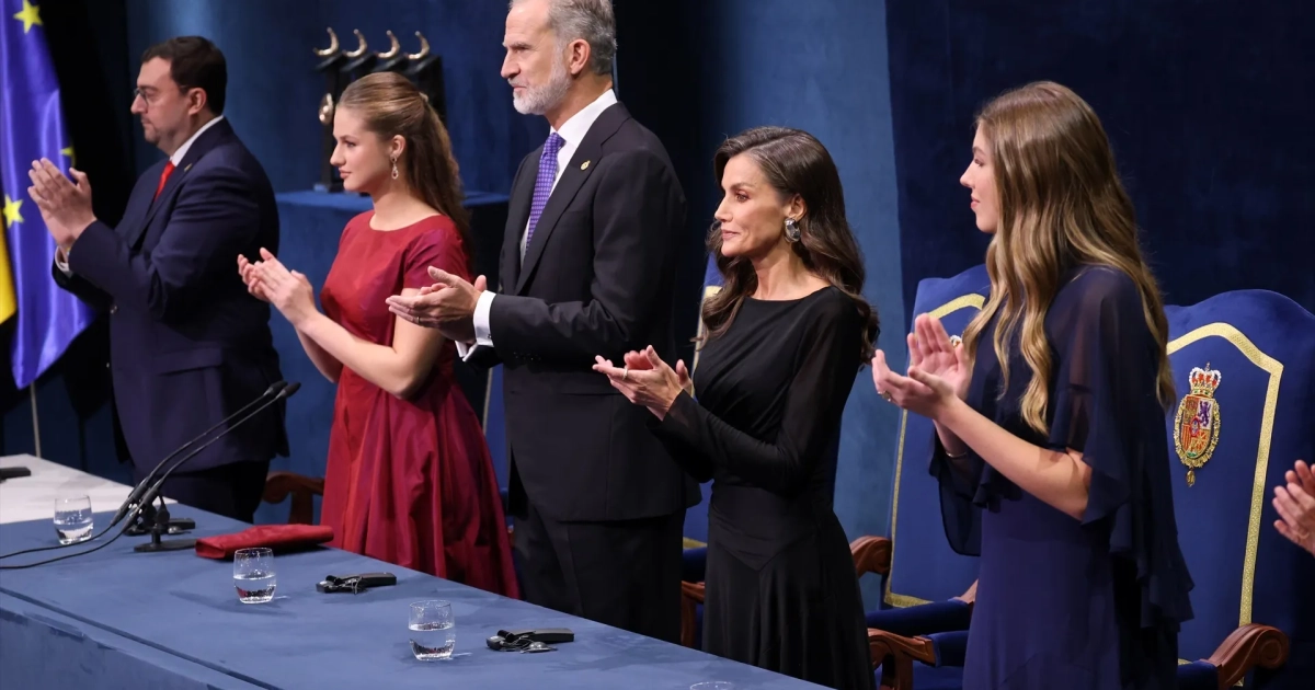 The President of the Principality of Asturias, Adrián Barbón, Princess Leonor, King Felipe VI, Queen Letizia and Infanta Sofía upon their arrival at the Princess of Asturias Awards 2026 ceremony. Raúl Terrel / Europa Press