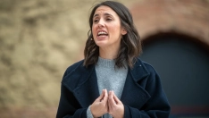 La candidata de Podemos a las elecciones del 29N, Irene Montero, durante el acto 'Casa. Vida. Futur', en la plaça Major de Nou Barris. Lorena Sopêna / Europa Press