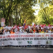 Numerosas personas sostienen una pancarta con lema 'Subida de salarios y pensiones con el IPC real' durante una manifestación en defensa del sistema público de pensiones, esta mañana en Madrid. Alejandro Martínez Vélez / Europa Press Numerosas personas sostienen una pancarta con lema 'Subida de salarios y pensiones con el IPC real' durante una manifestación en defensa del sistema público de pensiones, esta mañana en Madrid. Alejandro Martínez Vélez / Europa Press