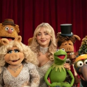 Los Muppets regresan con Sabrina Carpenter para celebrar 50 años de risas en Disney+