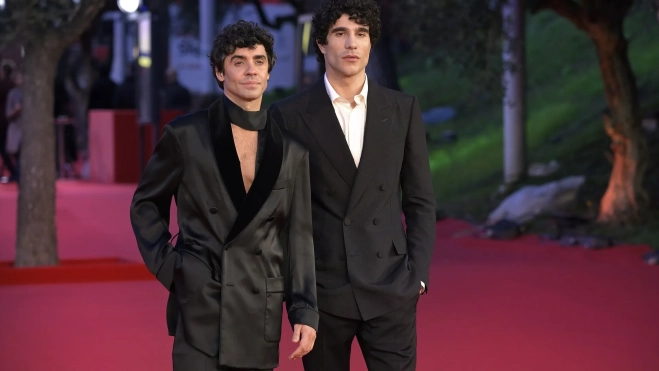 Directors and screenwriters Javier Ambrossi (left) and Javier Calvo (right) during the presentation of the film 'La Bola Negra'. Source: Rocco Spaziani / Europa Press. Directors and screenwriters Javier Ambrossi (left) and Javier Calvo (right) during the presentation of the film 'La Bola Negra'. Source: Rocco Spaziani / Europa Press.