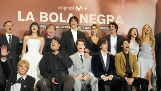 Alfombra roja de 'La bola negra', en el teatro Victoria Eugenia. Fuente: Unanue / Europa Press.