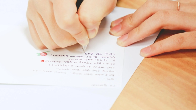 List of requirements to meet the scholarship. Source: Image by manseok Kim on Pixabay.